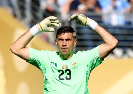 Chelsea sign Argentinian goalkeeper Emiliano Martinez from Aston Villa