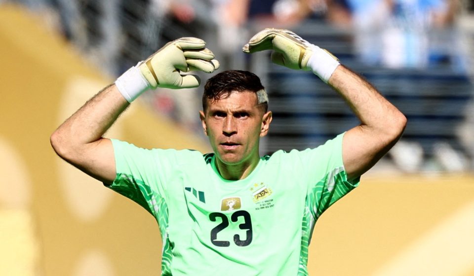 Chelsea sign Argentinian goalkeeper Emiliano Martinez from Aston Villa