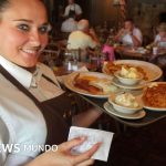Por qué algunos restaurantes de EE.UU. están prohibiendo las propinas