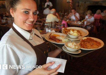 Por qué algunos restaurantes de EE.UU. están prohibiendo las propinas