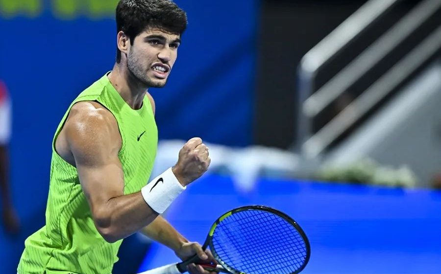 Alcaraz firma un sólido debut del US Open en su regreso tras lesión
