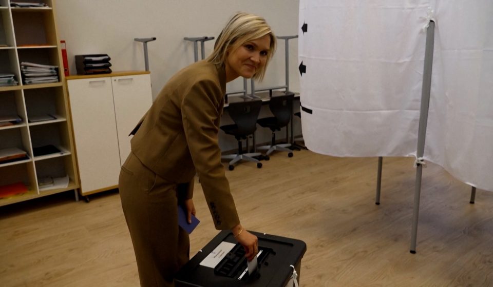 Iceland votes in a tight race on whether to resume talks to join the EU