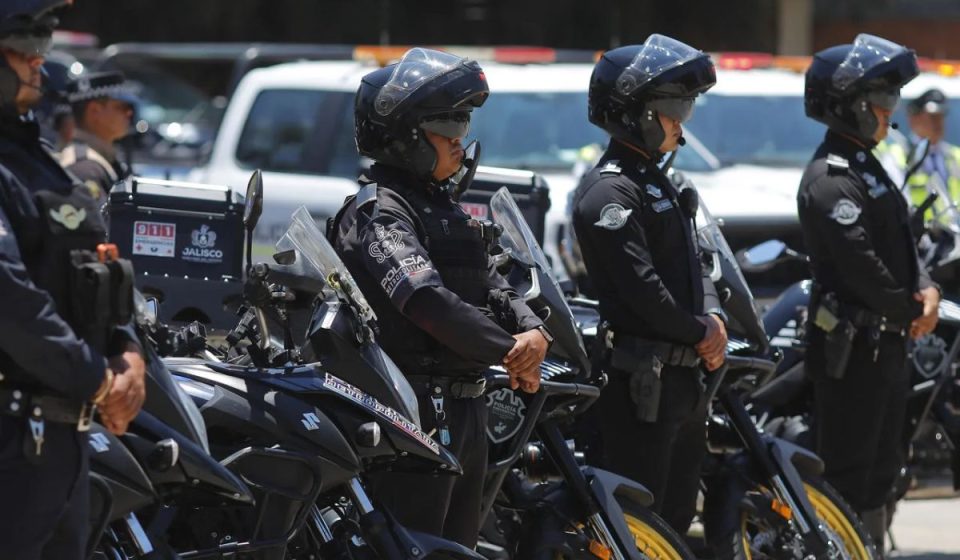 Ataque con explosivos a estación de Policía en centro de México deja diez heridos