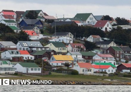 Reino Unido asegura que su apoyo a las Malvinas/Falklands se mantiene "inquebrantable" tras las reivindicaciones de Milei