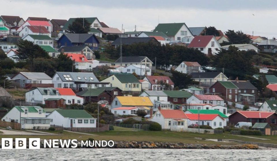Reino Unido asegura que su apoyo a las Malvinas/Falklands se mantiene "inquebrantable" tras las reivindicaciones de Milei