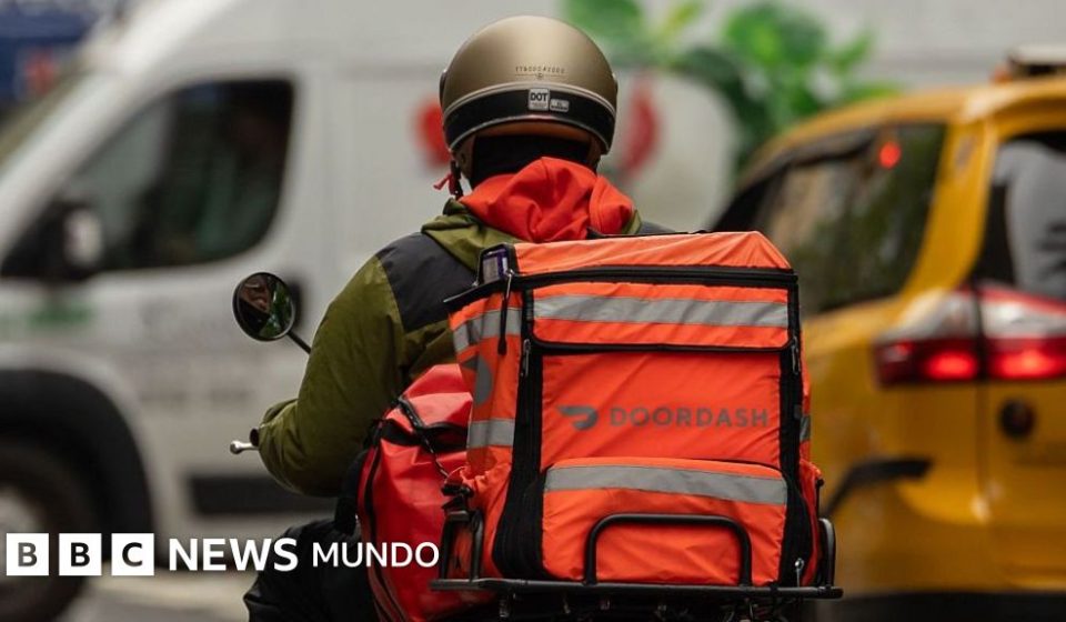La gran empresa de envío de comida que admitió haber pagado menos de lo debido a sus repartidores