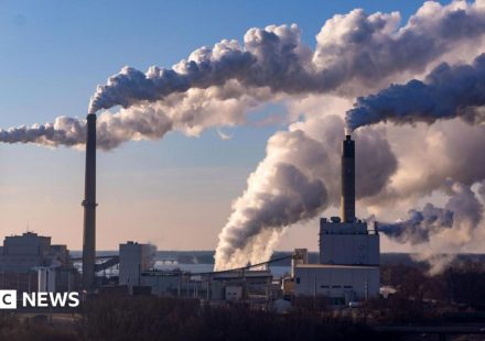 US scraps limits on emissions from coal and gas power plants