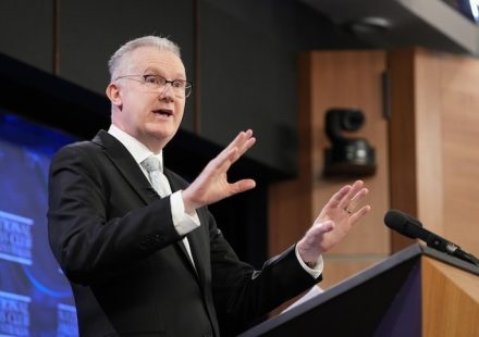 Australia anuncia reducción migratoria para resolver crisis de vivienda