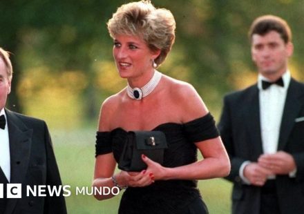 La historia del vestido de la "venganza" que usó Diana de Gales tras la confesión de adulterio de Carlos III y que ahora sale a subasta