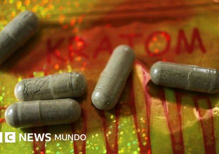¿Qué es el kratom, la "heroína de las gasolineras" que causa alarma entre las autoridades en EE.UU.?