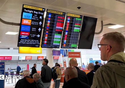 Airlines criticise air traffic control as second glitch causes more disruption in UK