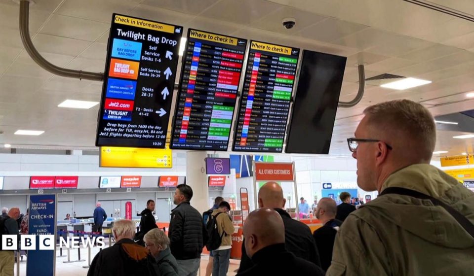 Airlines criticise air traffic control as second glitch causes more disruption in UK