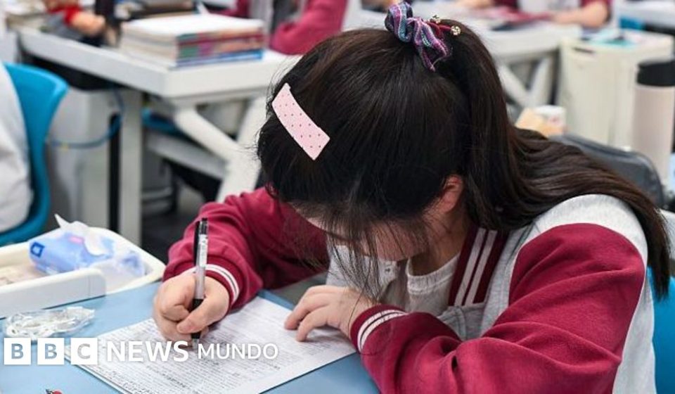 Los adolescentes chinos que consumen fármacos para adormecer la mente y "escapar de la realidad"