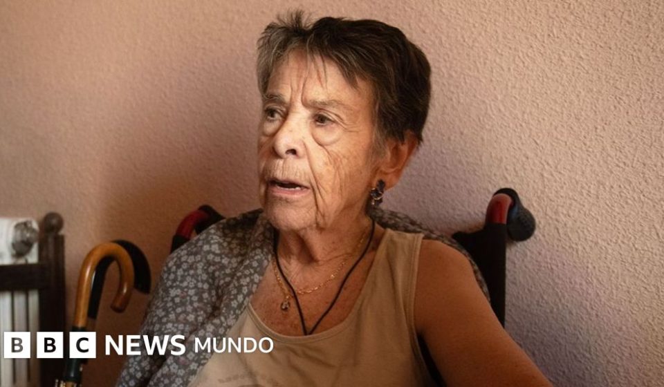 El dramático desahucio de la anciana Maricarmen de 87 años que expone la gravedad de la crisis de vivienda en España