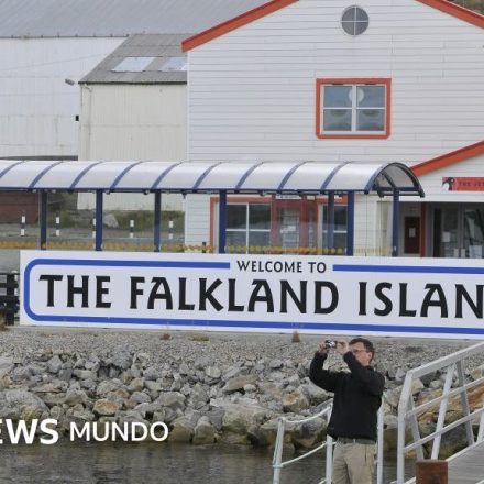Por qué volvió la tensión entre Argentina e Inglaterra por Malvinas/Falklands 44 años después de la guerra