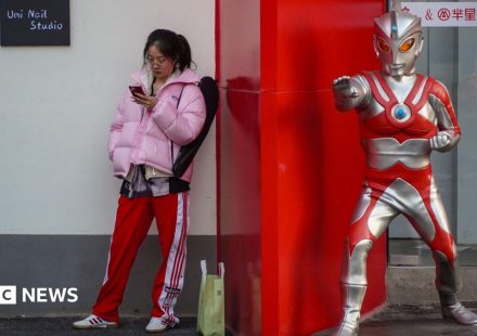 Young people in China are fangirling over a professor who gets their anxiety