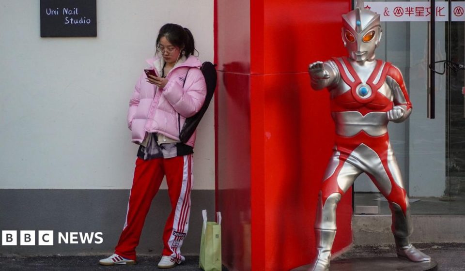 Young people in China are fangirling over a professor who gets their anxiety