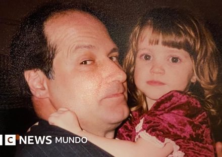"De mi padre solo encontraron su casco de bombero": por qué aún quedan por identificar tantas víctimas 25 años después del 11-S