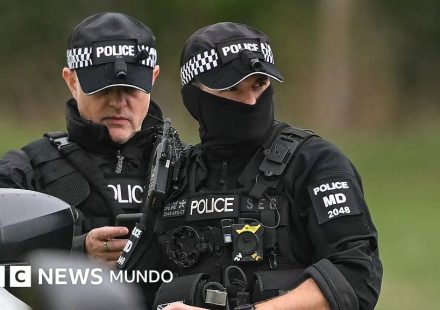 Arrestan a 5 sospechosos de preparar un atentado tras un "incidente grave" cerca de una base aérea británica utilizada por el ejército de EE.UU.