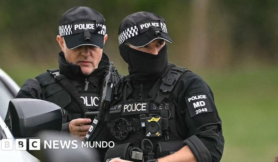 Arrestan a 5 sospechosos de preparar un atentado tras un "incidente grave" cerca de una base aérea británica utilizada por el ejército de EE.UU.