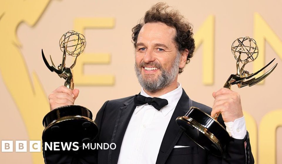 Premios Emmy 2026: estos son los ganadores de una gala en la que hizo historia la serie de comedia "Widow's Bay"
