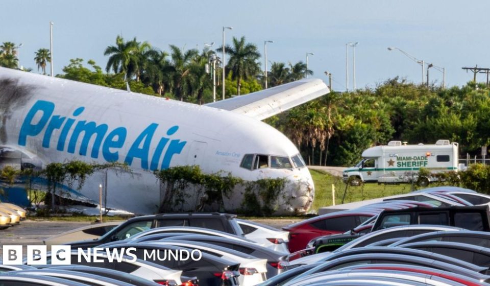 Al menos 5 muertos luego de que un avión se salió de pista, atropelló varios vehículos y se incendió en el aeropuerto de Miami