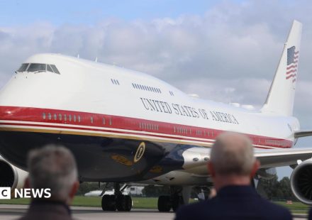 White House bars CNN from travelling with Trump on Air Force One
