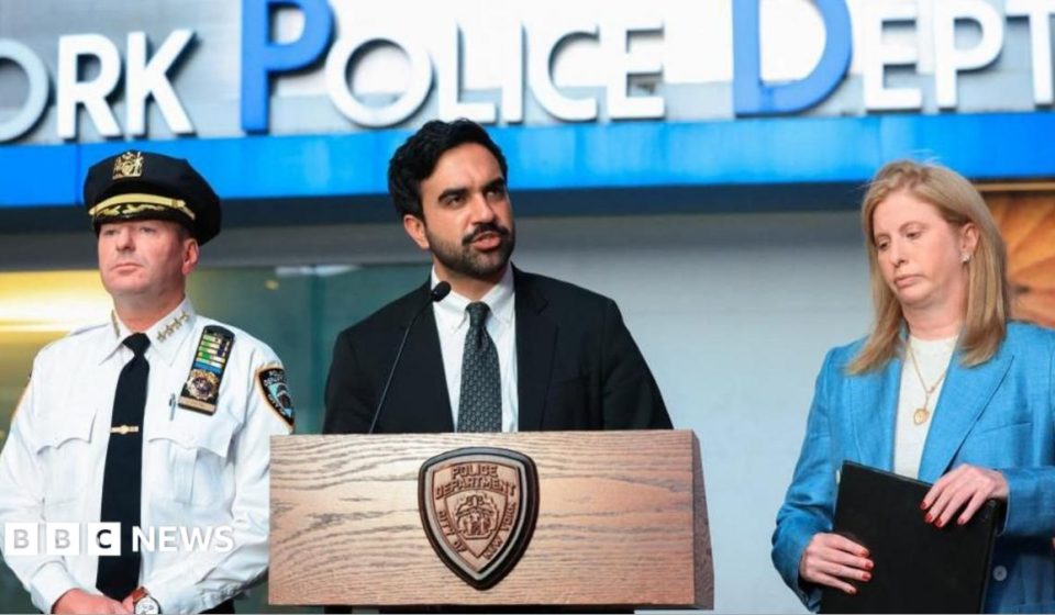Woman killed in Times Square stabbing, suspect shot dead by police