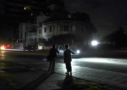 Cuba conecta todas las provincias a la red eléctrica tras el octavo apagón general del año