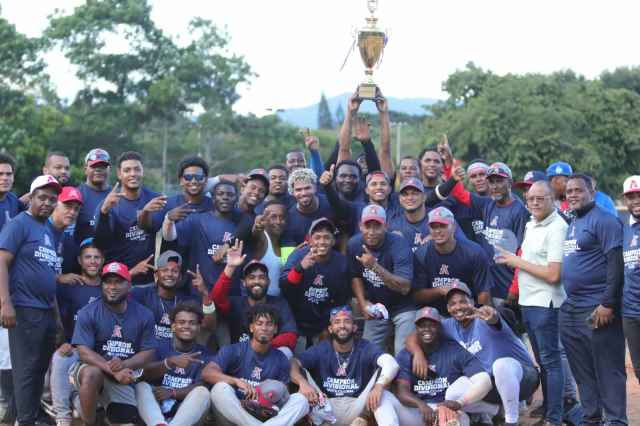 Atléticos de Puerto Plata eliminan a Reales de Santiago y enfrentarán a Mineros de Bonao por el título de la Libeve