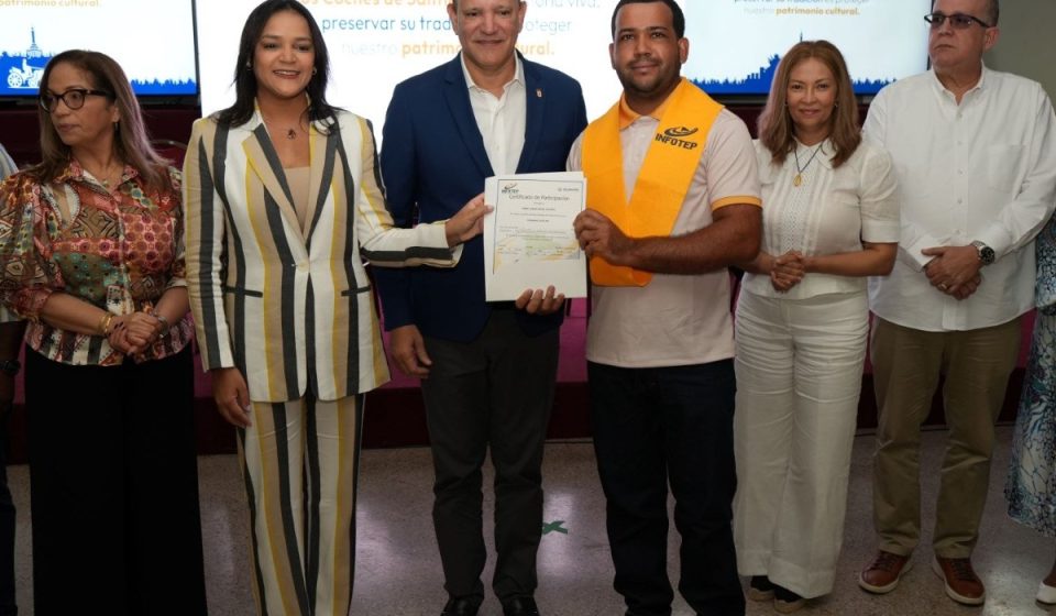 Infotep capacita a conductores de coches a caballo para mejorar el servicio turístico en Santiago