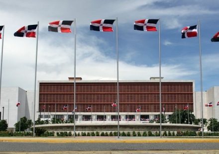 Diputados de oposición piden cuentas a seis funcionarios del Gobierno