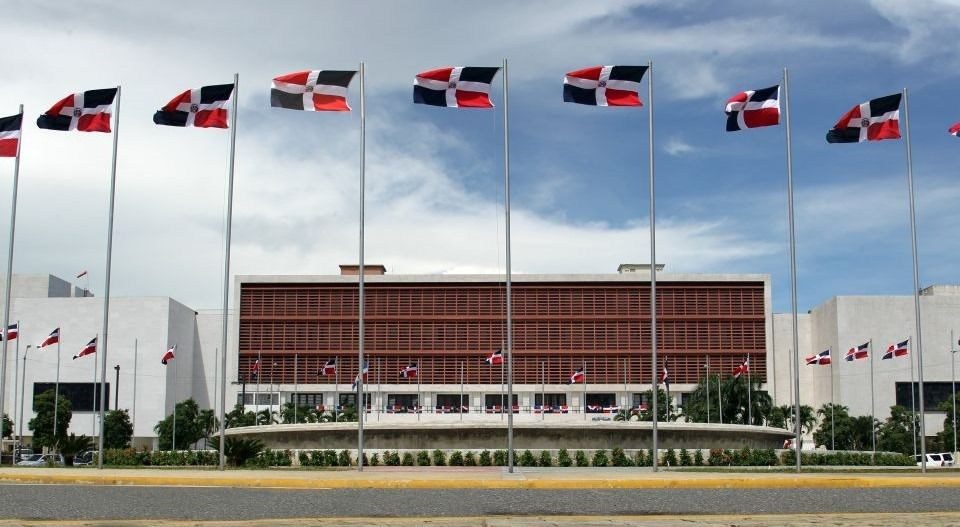 Diputados de oposición piden cuentas a seis funcionarios del Gobierno