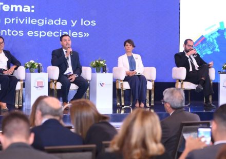 Expertos examinan garantías procesales y reformas normativas durante segunda jornada de congreso académico del TC