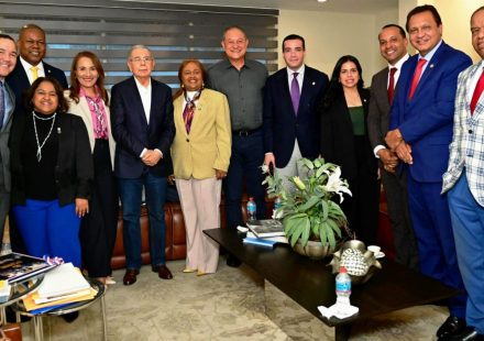 PLD afina agenda legislativa en reunión de su bloque de diputados con Danilo Medina
