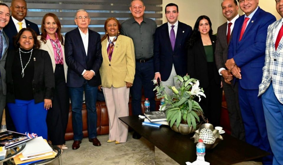 PLD afina agenda legislativa en reunión de su bloque de diputados con Danilo Medina