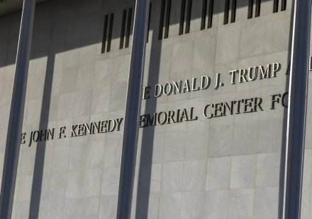 Trump cierra el prestigioso Centro Kennedy porque la Justicia le impide ponerle su nombre