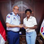 Comandante general de la FARD comparte con la primer teniente Marileidy Paulino