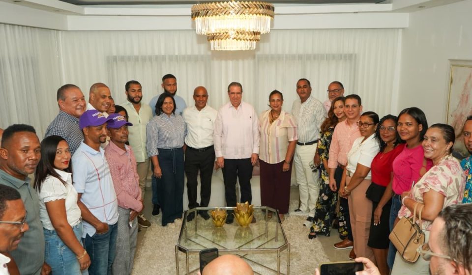 Francisco Javier García incorpora a Plutarco Pérez y equipo a proyecto presidencial de 2028