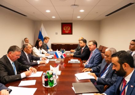 Canciller Bisonó fortalece diálogo de alto nivel con Rusia en encuentro con Serguéi Lavrov