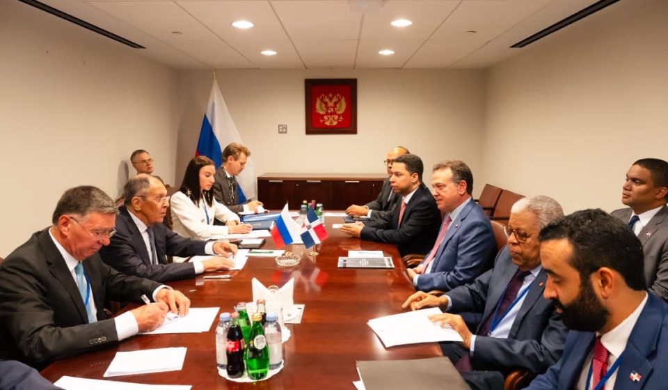 Canciller Bisonó fortalece diálogo de alto nivel con Rusia en encuentro con Serguéi Lavrov