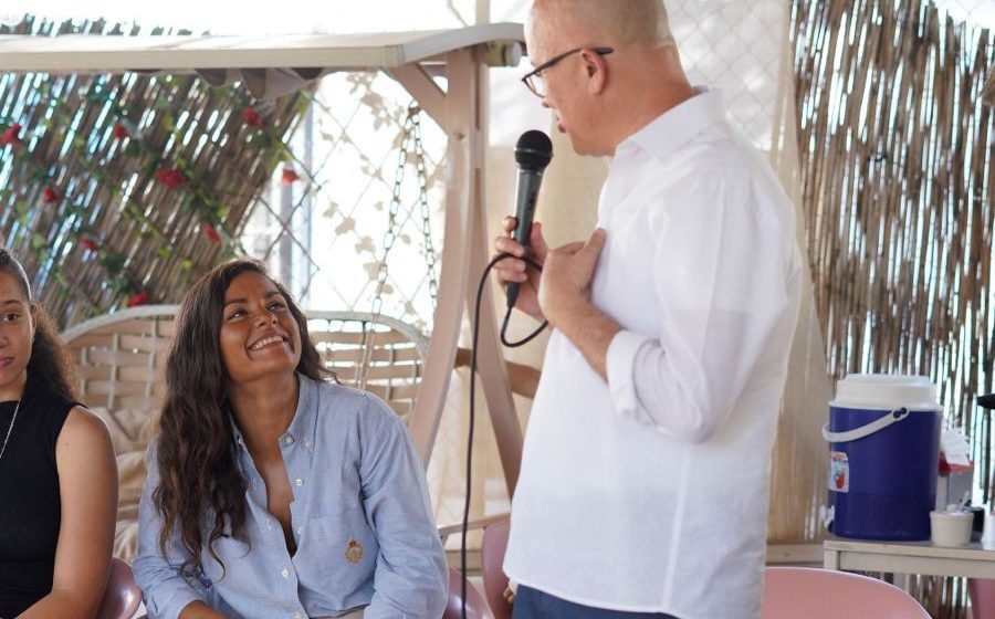 Domínguez Brito y Nati Casado se reúnen con jóvenes y comunitarios en La Ciénaga de Cabarete