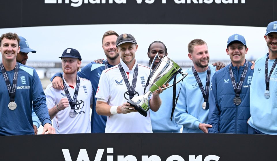 England survive Pakistan scare to seal 3-0 Test series sweep