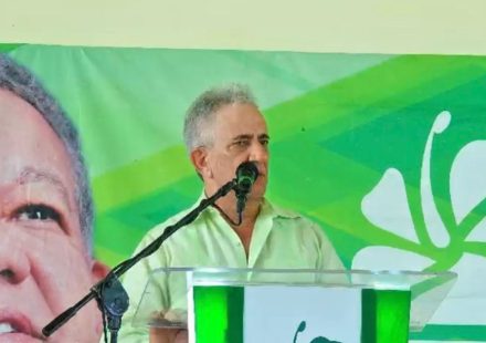 “Perdón por apoyar al PRM”, exclama dirigente oficialista al pasar a la FP en multitudinario acto en San Juan