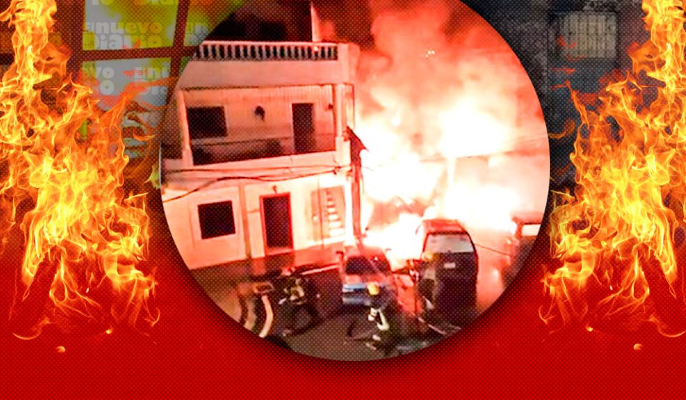 Incendio destruye vivienda y comercio en la Ciudad Colonial; varios vehículos resultan afectados