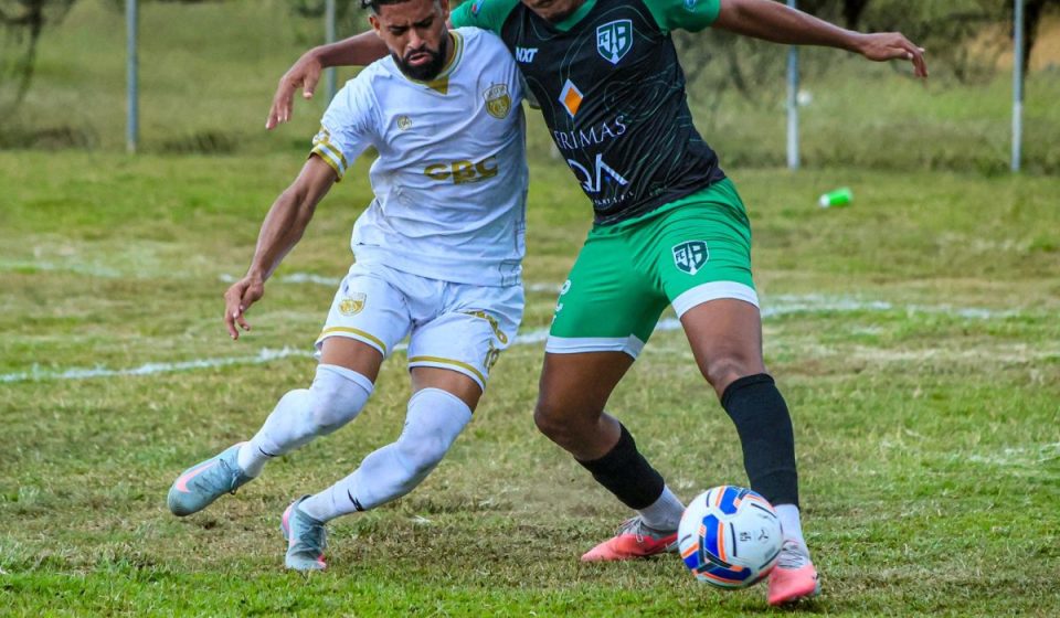 Salcedo gana y sigue líder; Moca consigue su tercer triunfo al hilo