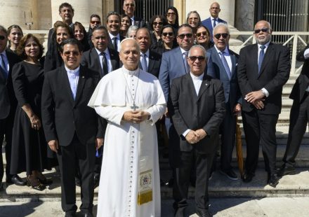 Junta de directores de la Pucmm visita al papa León XIV en Roma