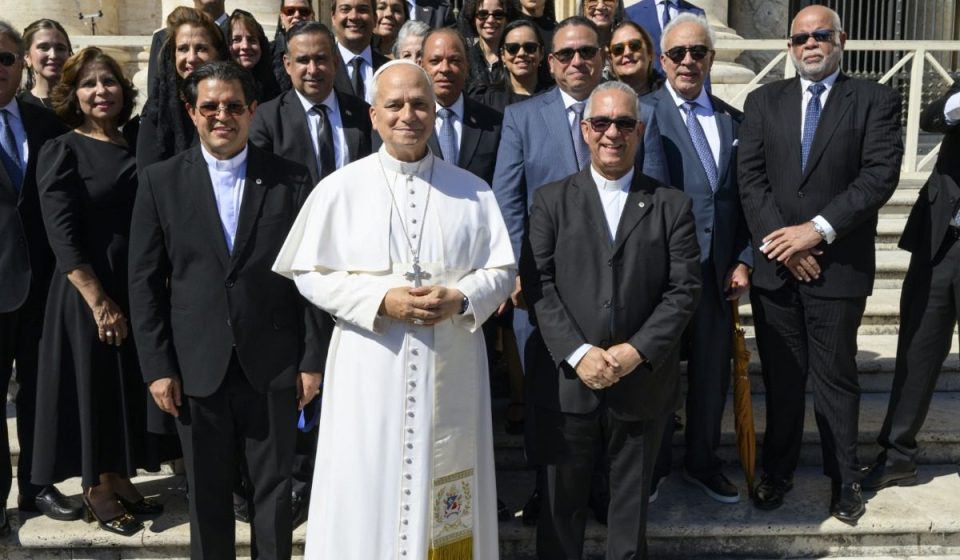 Junta de directores de la Pucmm visita al papa León XIV en Roma