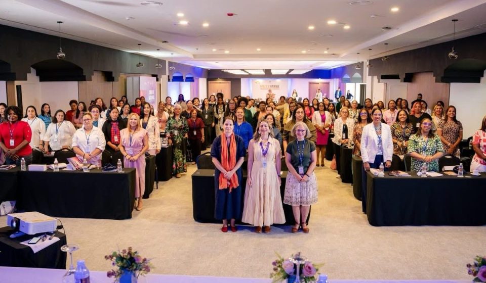 Gloria Reyes plantea pasar de la presencia legal a la competitividad de las mujeres en la política