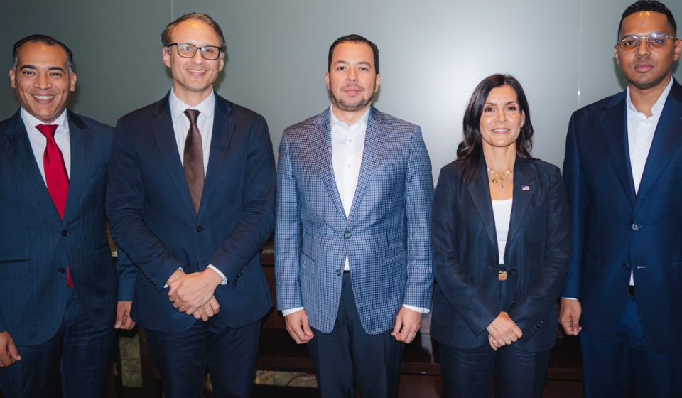 Embajadora de Estados Unidos sostiene encuentro con representantes de Dominicanos Primero